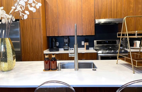 East Cesar Chavez Villa | ATX Icon Mansion Rainey Street 6 min Walk
