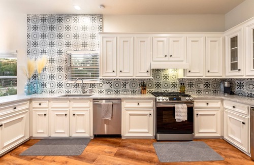 West Oak Hill Maison | Iconic Sunset Escape l Heated Pool | Spa l Firepit