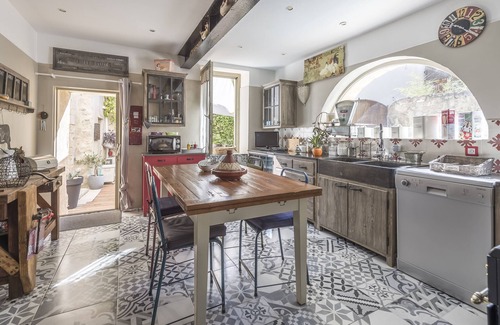 Saint-Michel-l'Observatoire Maison | Atypical village house with swimming pool