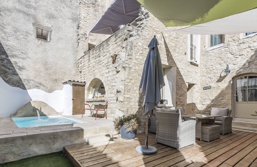 Saint-Michel-l'Observatoire Maison | Atypical village house with swimming pool