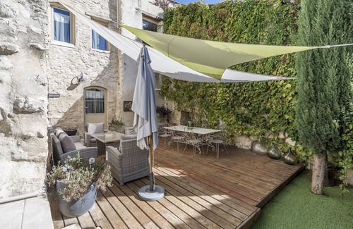 Saint-Michel-l'Observatoire Maison | Atypical village house with swimming pool
