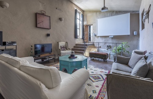 Saint-Michel-l'Observatoire Maison | Atypical village house with swimming pool