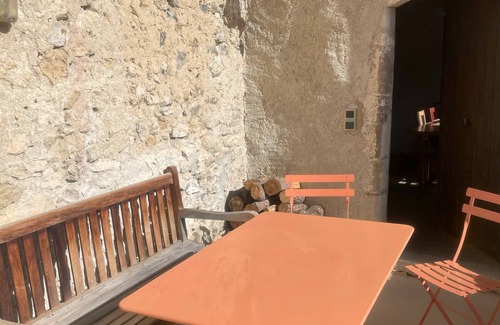 Le Poet-Laval Maison | Maison atypique dans un des plus beaux villages de la Drôme : le Poët Laval