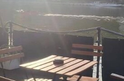 Grand Lyon Location De Bateaux | Péniche-logement atypique et paisible à Confluence
