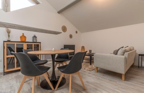 Castelsarrasin Appartement | ATYPIQUE - 2 chambres avec salles de bains, cuisine équipée, parking gratuit