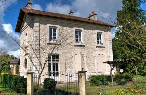 Issigeac Maison | Atypique ancienne gare d'Issigeac,piscine privée,pétante,grand terrain