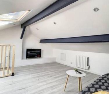Saint-Quentin Appartement | Atypique T1 Duplex - WIFI .Parking .Proche .Gare