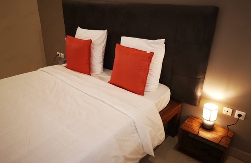 Bamako Hôtel | Au Bord De L'Eau