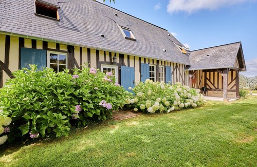 Livarot-Pays-d'Auge Maison | Au Cèdre Bleu - Longère avec Grand Jardin
