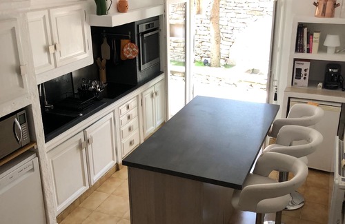 Cabrieres-d'Avignon Maison | Au cœur du Luberon, "l'Atelier de La Baronnie" charme absolu à 4km de Gordes.