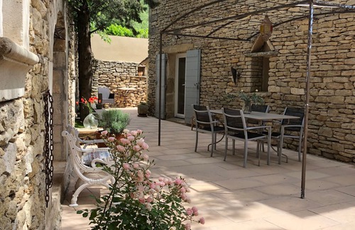 Cabrieres-d'Avignon Maison | Au cœur du Luberon, "l'Atelier de La Baronnie" charme absolu à 4km de Gordes.