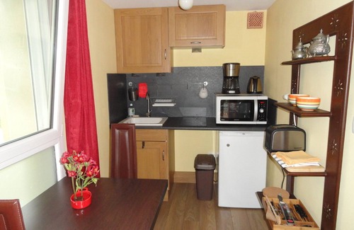 Eraudiere-Renaudiere Appartement | Au Cadran Solaire, L'Orient : Studio dans environnement calme et verdoyant.