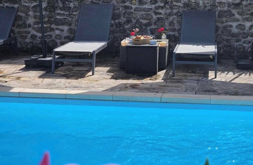 Valpuiseaux Maison | AU CALME DU GATINAIS - piscine chauffée, ping-pong, pétanque et nature - 8 pers