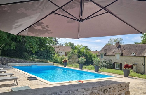 Valpuiseaux Maison | AU CALME DU GATINAIS - piscine chauffée, ping-pong, pétanque et nature - 8 pers