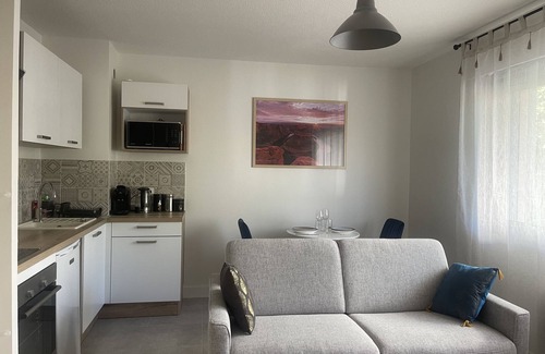 Gap Appartement | Au calme et proche centre-ville, studio rénové avec équipements neufs et parking