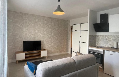Gap Appartement | Au calme proche centre-ville, studio rénové avec équipements neufs et parking privé