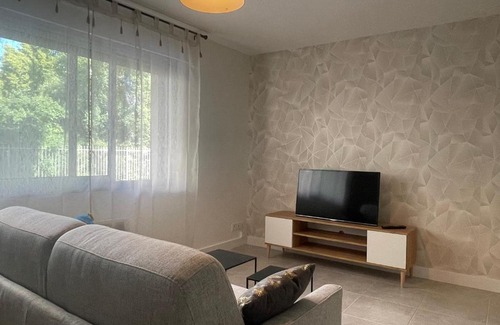 Gap Appartement | Au calme proche centre-ville, studio rénové avec équipements neufs et parking privé
