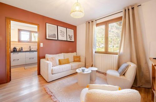 Taninges Appartement | Au centre cosy et neuf proche station ski parking terasse