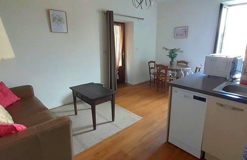 Saint-Cirq-Lapopie Appartement | Gîte au centre de St-Cirq avec jardin et vue panoramique exceptionnelle