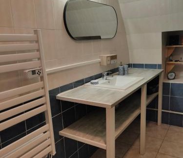 Sommieres Maison | Au coeur de la vieille ville, Chambre privée indépendante