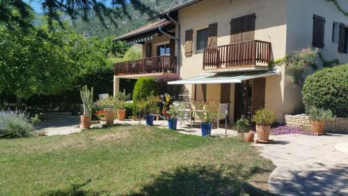 Espinasses Appartement | Au Paradis des Grillons