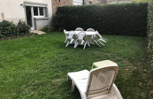 Issoire Appartement | Au parfait, T2 Rdc, frais, jardin, calme, parking, idéalement placé