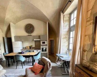 Lussan Appartement | Au pays de Gide appart feutré dans un château