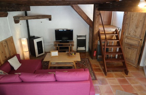 Greolieres Appartement | Au Pied du Château. Studio au coeur du village médiéval de Gréolières.