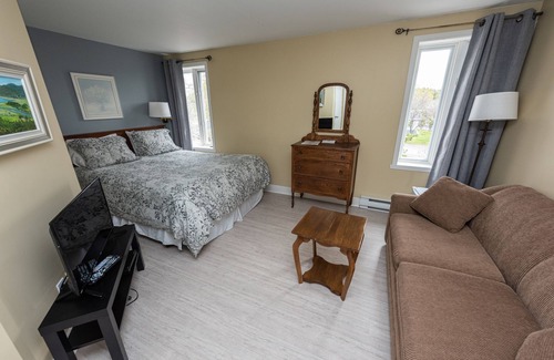 Saint-Joseph-de-la-Rive Hôtel | Auberge Beauséjour