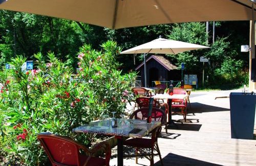 Conjux Lit Et Petit-Déjeuner | Auberge de Portout