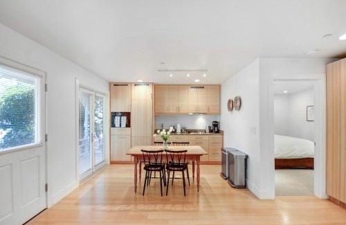 Sonoma Maison | Auberge Sonoma North Suite - Includes Wine Tasting Passport