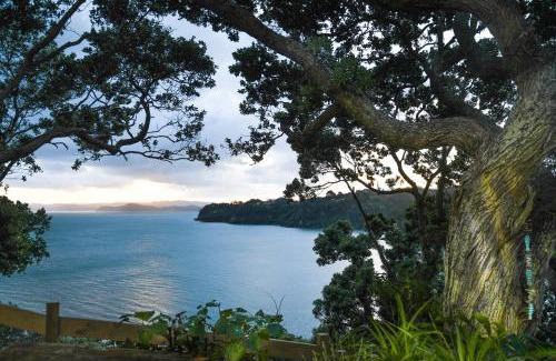 Titirangi Maison | Auckland Clifftop