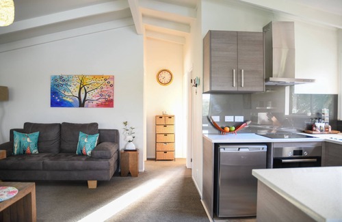 Titirangi Maison | Auckland Clifftop