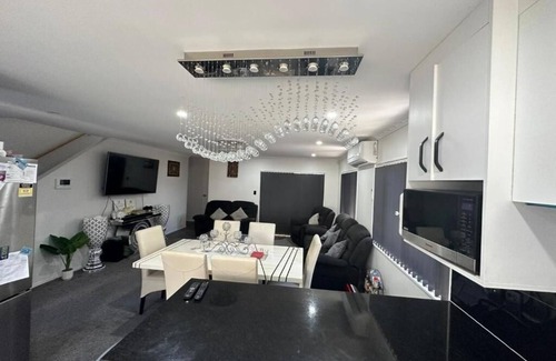 Papatoetoe Maison | Auckland Holiday in the Golden Circle