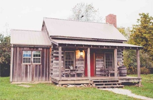 Jacksonville Cabine | Audrey's Abode - Restored log cabin, country setting, minutes from Jacksonville