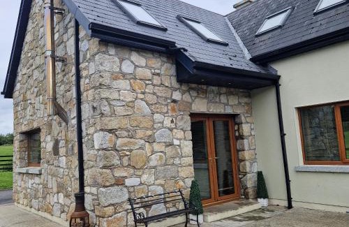 Ballymurphy Maison | Aunty Ellie's