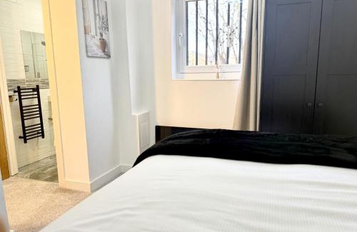 Custom House Maison | Auracasa Monarch suite