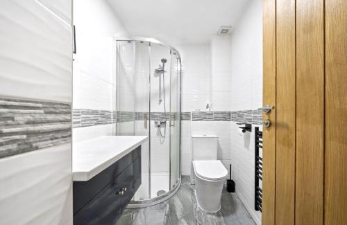 Custom House Maison | Auracasa Monarch suite