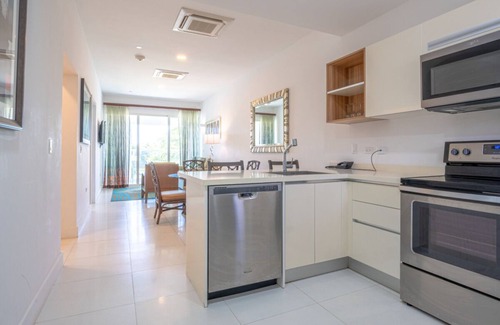 Jaburibari Appartement | Aurba Sun and Sand: 2-bedroom apartment in welcoming Noord with WiFi, AC, Gym