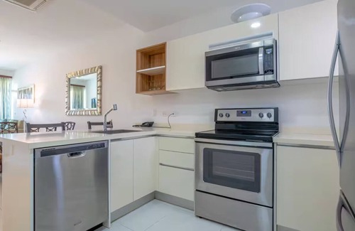 Jaburibari Appartement | Aurba Sun and Sand: 2-bedroom apartment in welcoming Noord with WiFi, AC, Gym