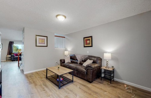 Prides Crossing Maison | Aurora 3 King Beds Updated Upper Unit Quincy Lake