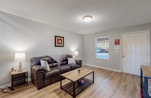 Prides Crossing Maison | Aurora 3 King Beds Updated Upper Unit Quincy Lake