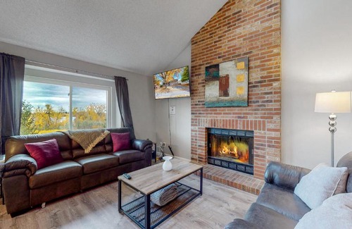 Prides Crossing Maison | Aurora 3 King Beds Updated Upper Unit Quincy Lake