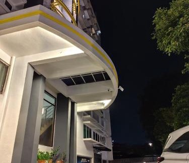 Downtown George Town Appartement | Aurora Court Service Apartment