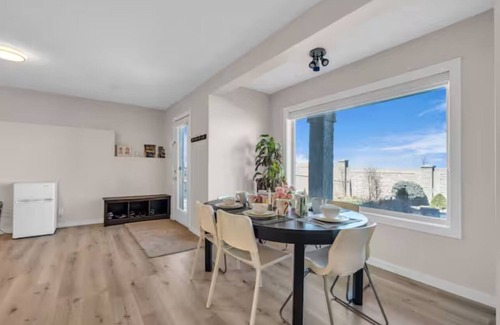 Northwest Calgary Maison | Aurora view with spacious 2BR sweet home near UC