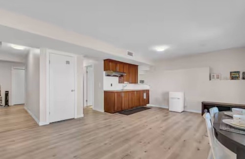 Northwest Calgary Maison | Aurora view with spacious 2BR sweet home near UC