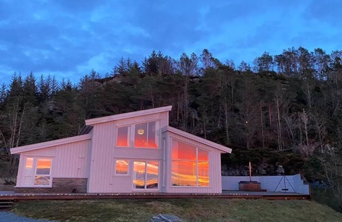 Austevoll Maison | Austevoll Cottage With Stunning sea Views!