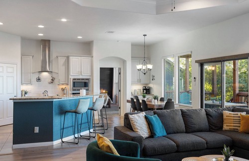 Highland Lake Estates Maison | Glam Resort Home w/Beautiful Private Heated Pool & HotTub for the Winter!