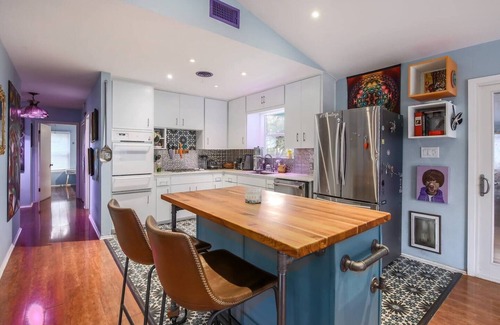 South Manchaca Maison | Austin Art House- Pet Friendly w/ Hot Tub
