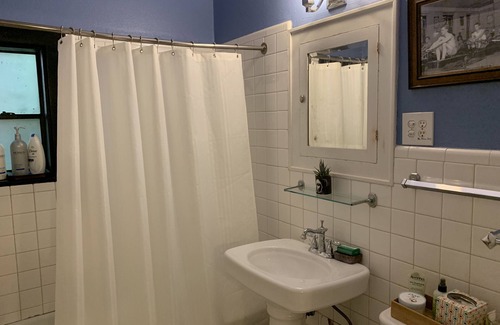 Clarksville Appartement | Austin Base Camp (Monthly)